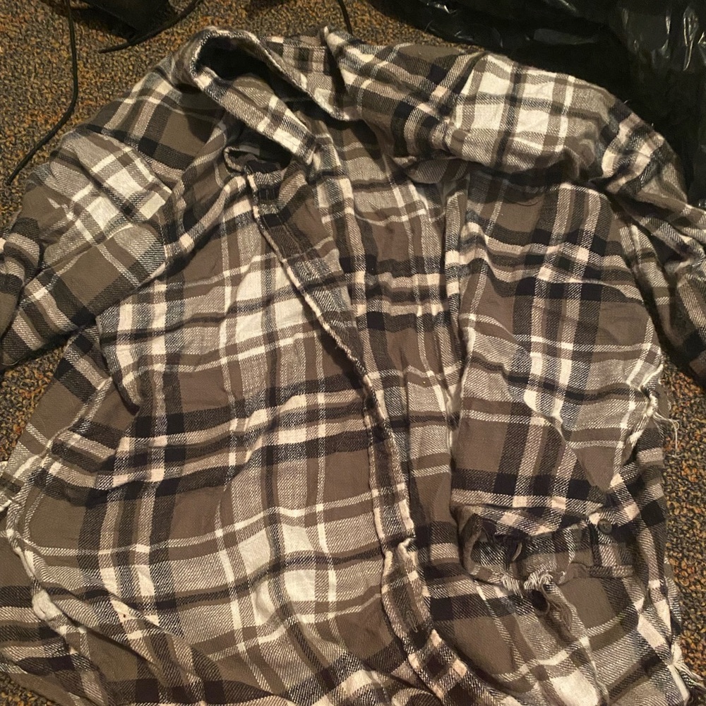 Women’s American Eagle distressed flannel